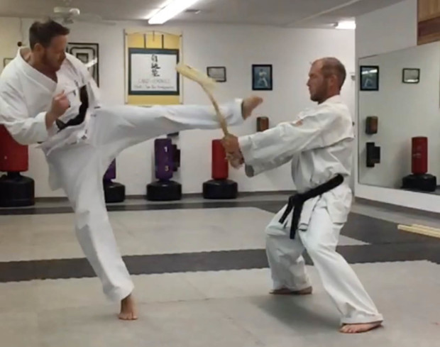 Master Ryan Dean breaks a bat! Uechi Ryu Board Breaking